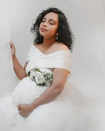 Light veil — Maternity portrait by Ybrain Photography