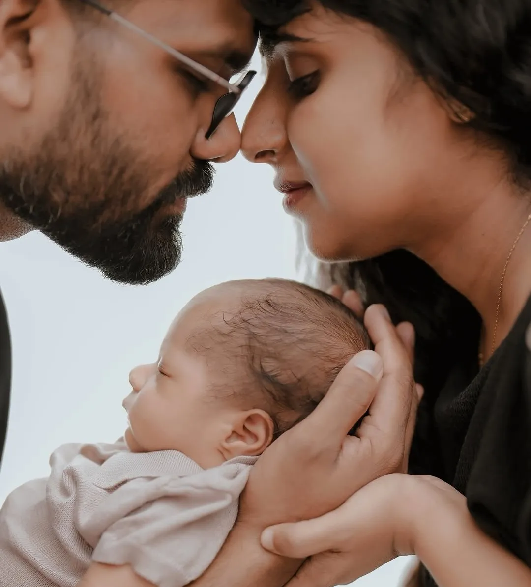 Forehead to forehead — Newborn portrait by Ybrain Photography